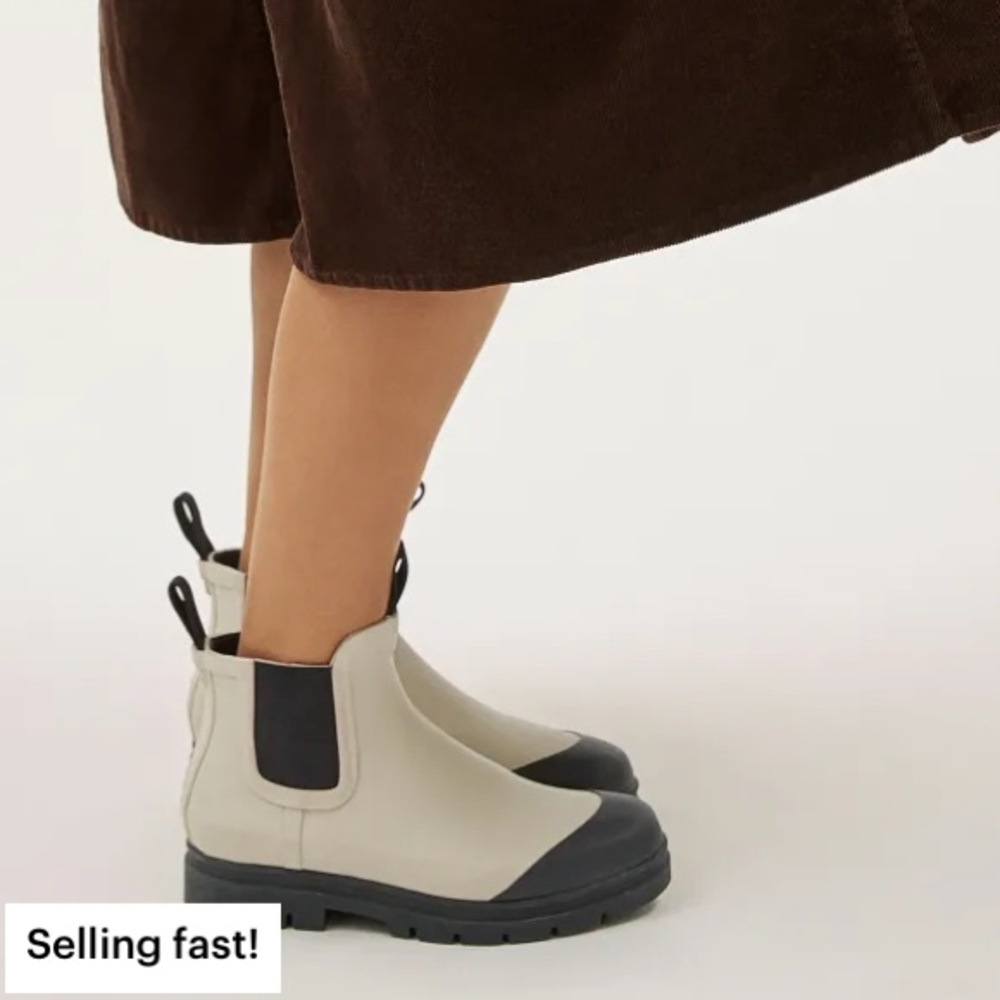 Everlane Chelsea Rain Ankle Boot Stone Size 9